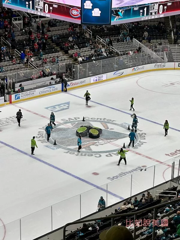 冰上曲棍球Ice Hockey中場休息玩遊戲