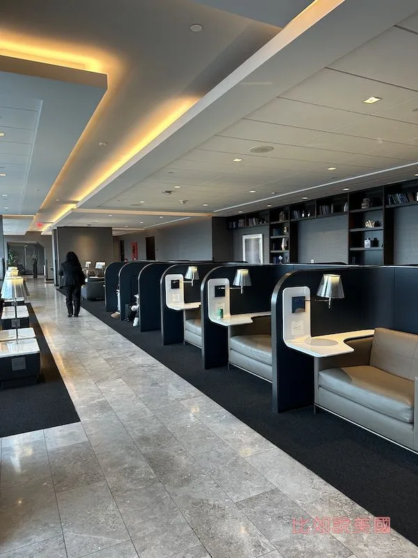 SFO United Polaris Lounge環境座位