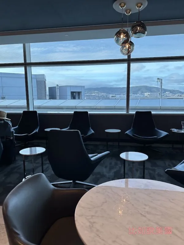 SFO United Polaris Lounge環境座位