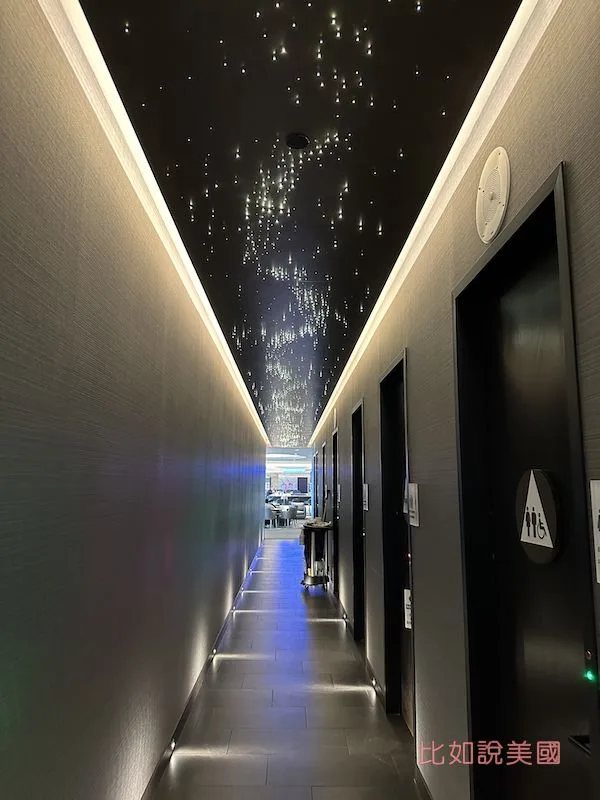 SFO United Polaris Lounge洗手間走廊