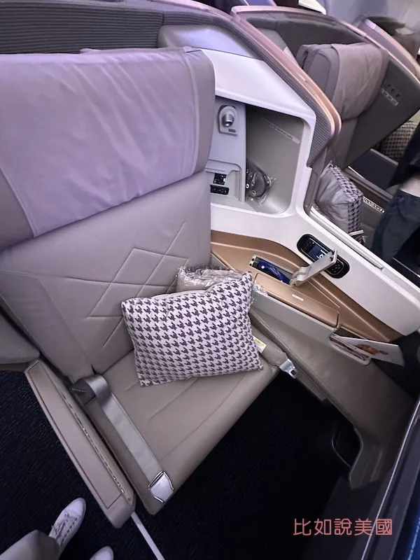 【商務艙開箱】新加坡航空A350|舊金山~新加坡長達17小時的商務艙完整體驗! 20 新加坡航空商務艙機上座位