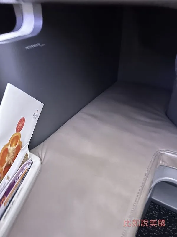 【商務艙開箱】新加坡航空A350|舊金山~新加坡長達17小時的商務艙完整體驗! 32 新加坡航空商務艙腳的伸展空間