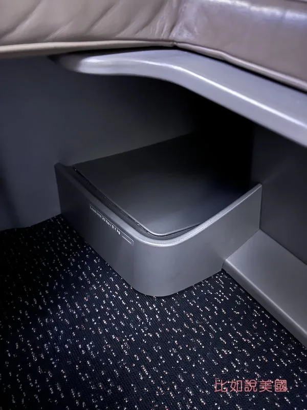【商務艙開箱】新加坡航空A350|舊金山~新加坡長達17小時的商務艙完整體驗! 33 新加坡航空商務艙收納空間