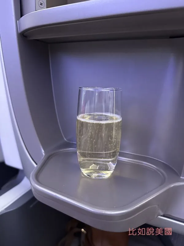 【商務艙開箱】新加坡航空A350|舊金山~新加坡長達17小時的商務艙完整體驗! 44 新加坡航空商務艙香檳