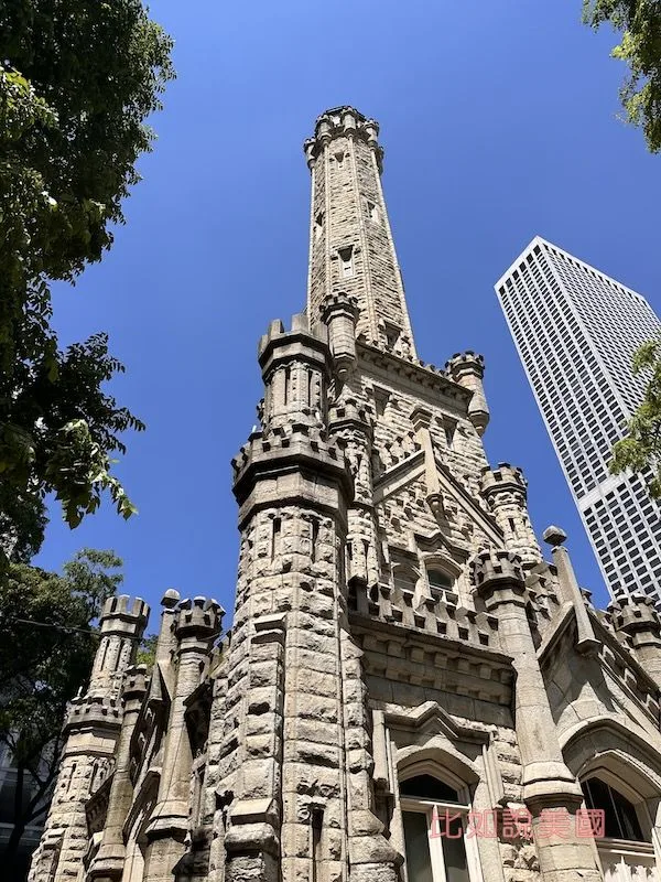 【芝加哥旅遊】華麗一英哩 Magnificent Mile 逛街攻略|星巴克典藏烘焙工坊、哈利波特、Jellycat 等必逛推薦 118 Chicago Water Tower