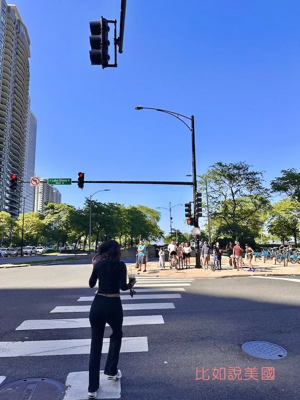 【芝加哥旅遊】華麗一英哩 Magnificent Mile 逛街攻略|星巴克典藏烘焙工坊、哈利波特、Jellycat 等必逛推薦 86 Oak Street Beach