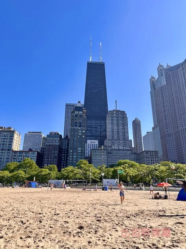 【芝加哥旅遊】華麗一英哩 Magnificent Mile 逛街攻略|星巴克典藏烘焙工坊、哈利波特、Jellycat 等必逛推薦 92 Oak Street Beach