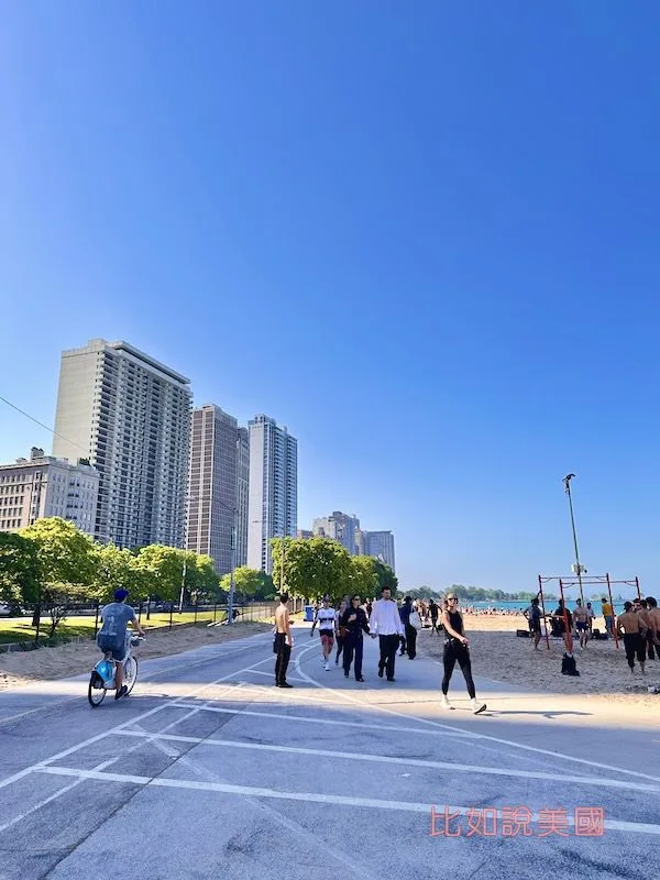 【芝加哥旅遊】華麗一英哩 Magnificent Mile 逛街攻略|星巴克典藏烘焙工坊、哈利波特、Jellycat 等必逛推薦 91 Oak Street Beach